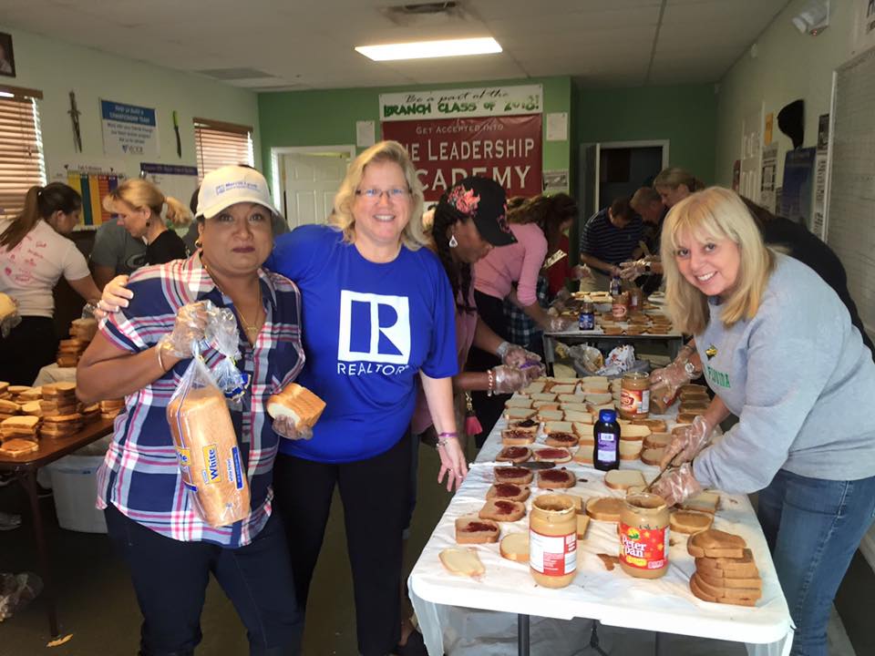 ProPinellas's tweet photo. SHOUT OUT: Leadership Pinellas C/O 2017 raised donations and made 1828 PB&J sandwiches to help our area's homeless! #pbjfortampabay #LP2017 https://t.co/WNcqm4kKfj