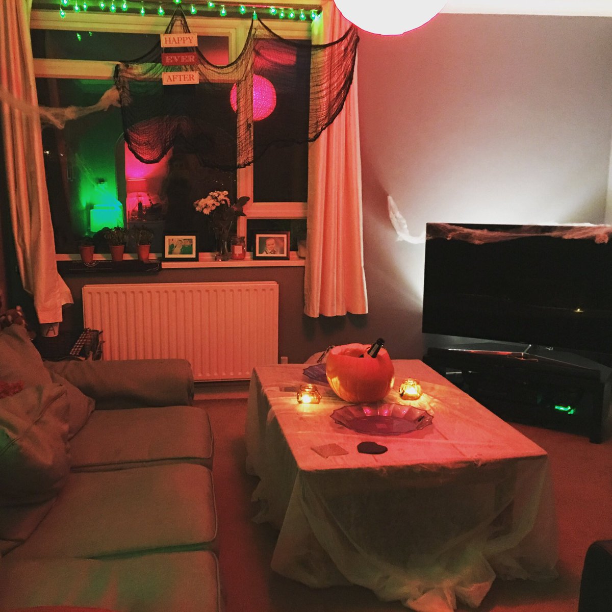 tecblu_uk's tweet photo. Spooky Halloween Party! Lights by Philips Hue 👻 🎃
#halloween #halloween2017 #phillipshue #tecblu #iot #smarthome #alexa https://t.co/83MctaxLkG
