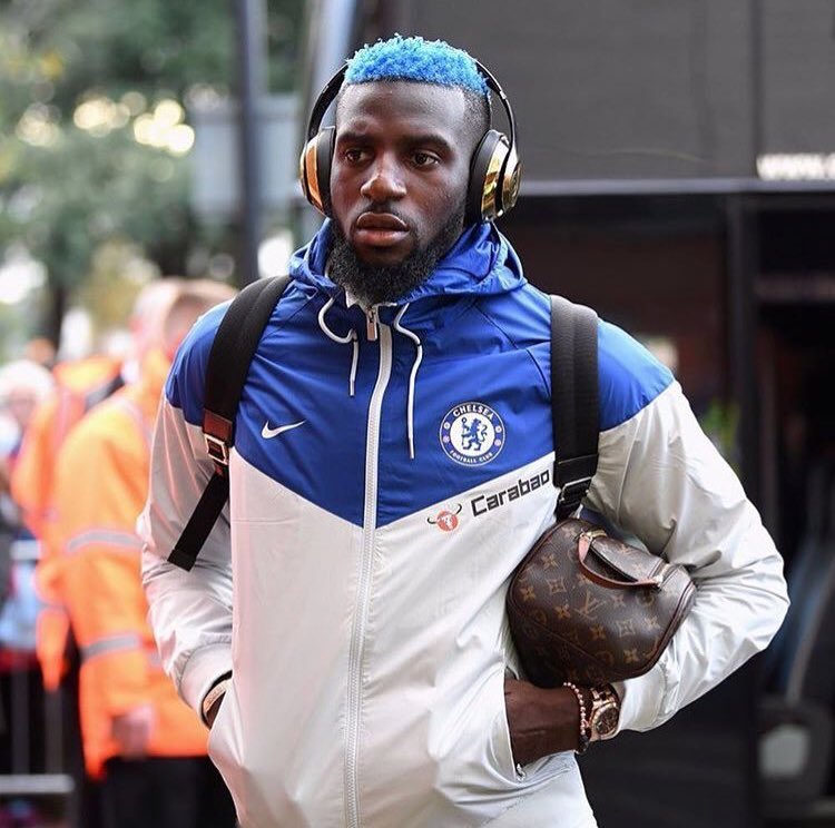 CyrilleGuichon's tweet photo. La nouvelle coupe de cheveux de Tiémoué Bakayoko ✌🏿🔵 https://t.co/8GU6x9R0b6
