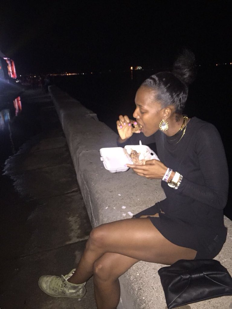 TerriKarelle's tweet photo. @AliBJM Mi did dehdeh! A suck di life outta mi Oxtail 😂😂😂😂 #MeetStreet https://t.co/qhfdLjJqcJ