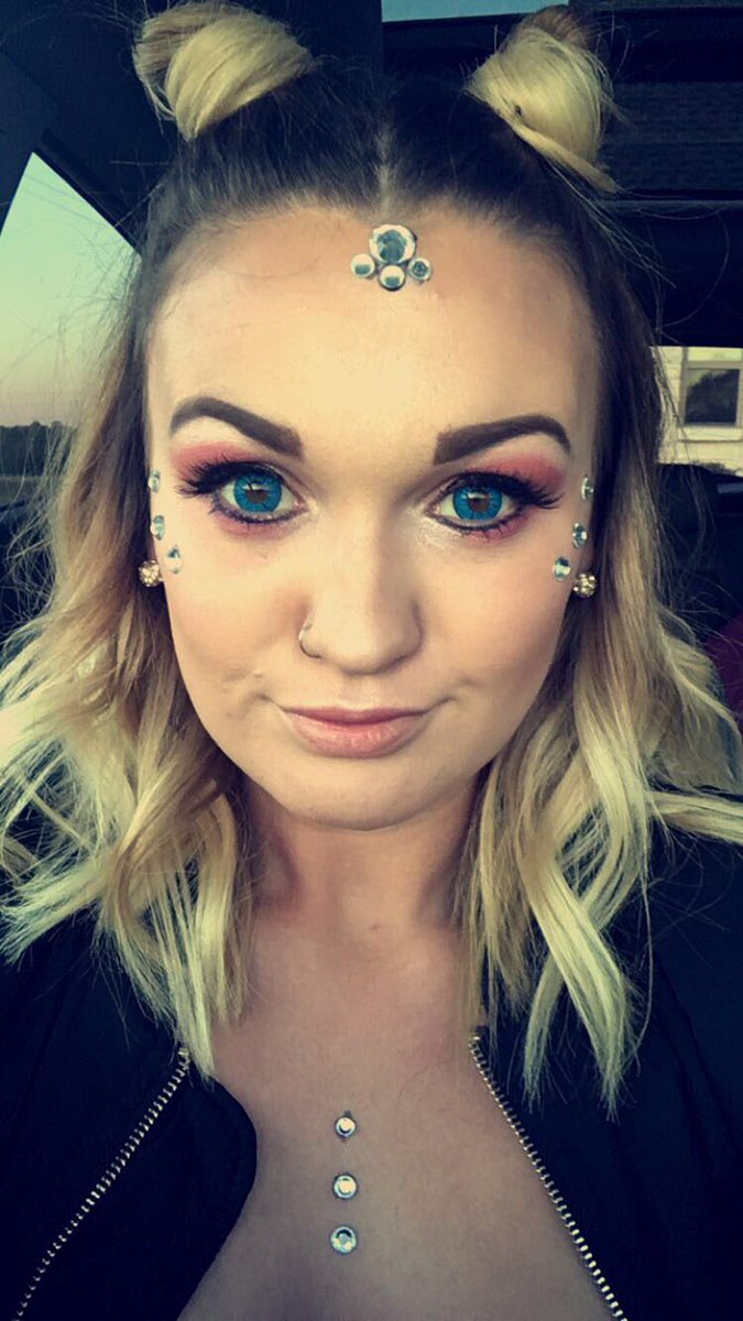 hayleekschwartz's tweet photo. SPACE GURL #Halloween2017 https://t.co/w4qpKOYust