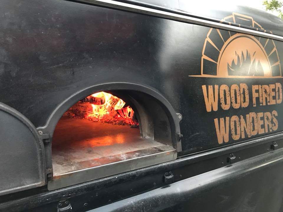 TheBushel's tweet photo. All fired up!!! Pizza’s ready from 5pm....... We love Pizza Sunday’s!!! https://t.co/ACGZaETGhN