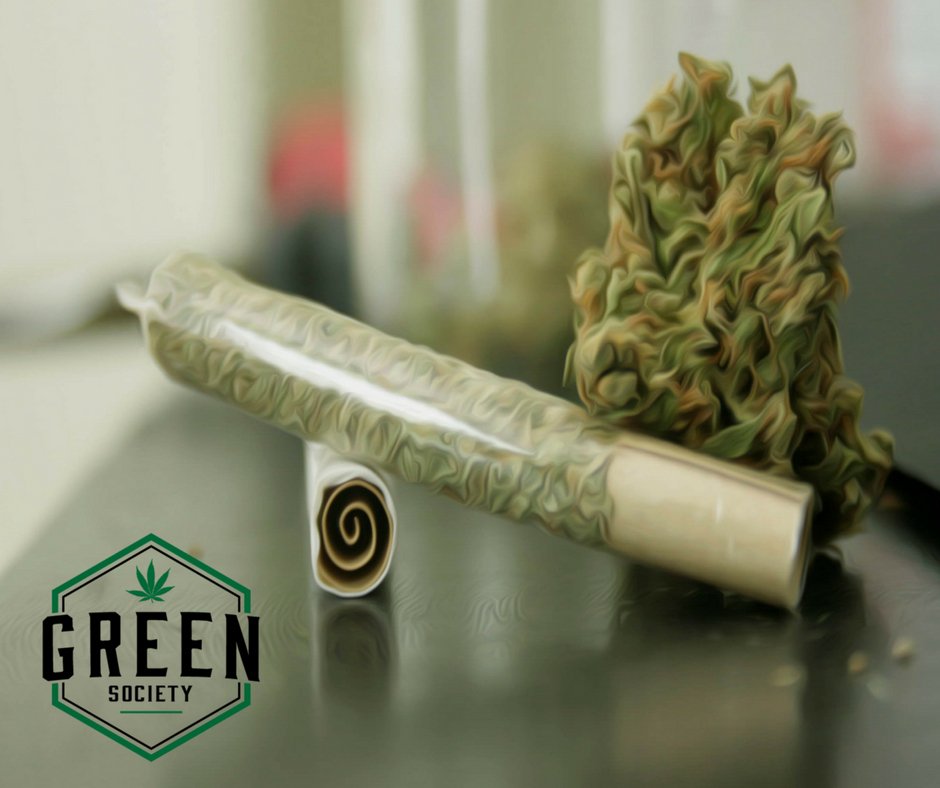 greensocietyca's tweet photo. How To Roll The Perfect #JointFilter? Learn how to roll the perfect #jointtip>> https://t.co/zMbYQ6Ul8d #jointfilter #jointfilterstips https://t.co/l8kz1cSh90