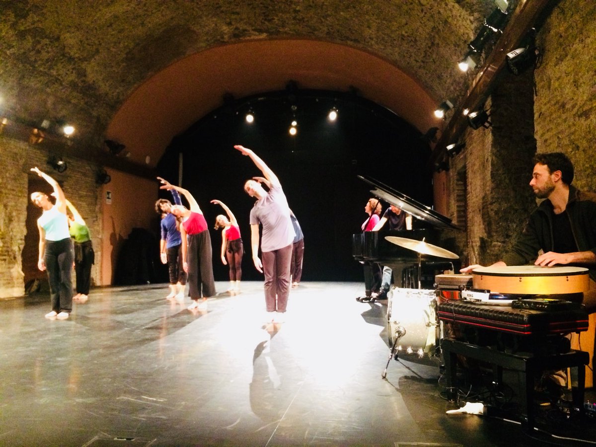 salottopapale's tweet photo. Finisce #IlCorpoNelSuono #AccademiaNazionaleDanza la musica nella lez di danza può essere la stessa della performance? #DFBtelling https://t.co/aowSYVjNpY