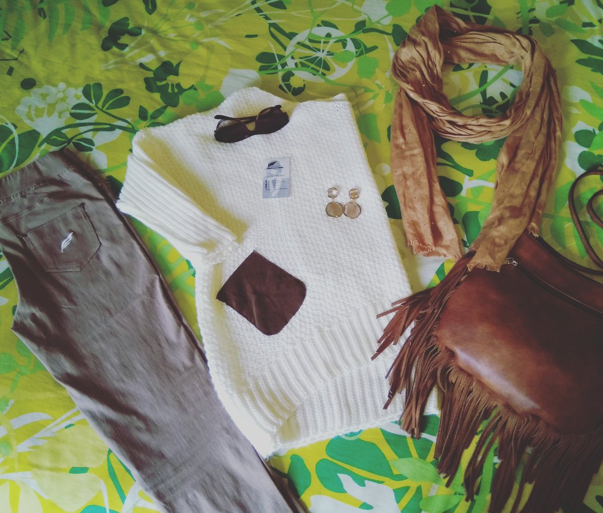 sory_alvarez's tweet photo. #outfit #otoñal. #Leggins marrónes, jersey cuello barco y #pendientes redondos #1FG #moda #tendencias #mujer #tiendaonline #shooping https://t.co/MgazuIDW4P
