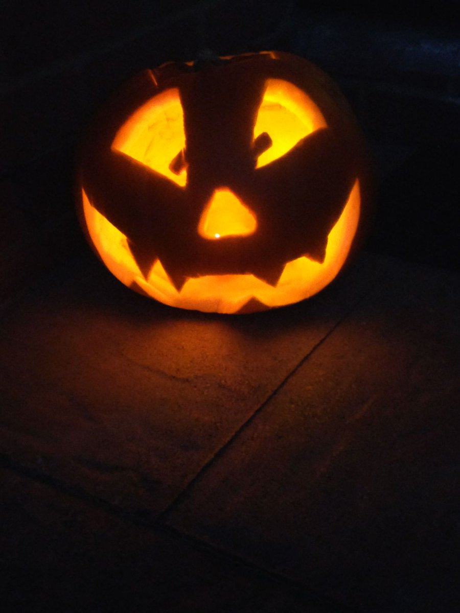 cryptoPI's tweet photo. #Halloween #TheBatPumpkin #BatmanPumpkin  #Batman #Bat #pumpkincarving #pumpkins #pumpkin https://t.co/VqQsVmBUmU