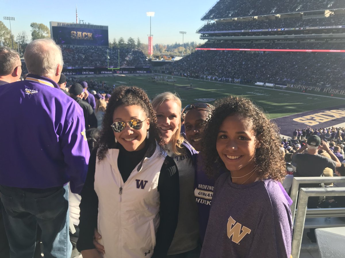 BaineBrooks's tweet photo. Awesome weekend in Seattle at UW, I met Warren Moon and the gymnastics Coaches were awesome to my Daughter Brenna. https://t.co/7Fp1NlZJeO