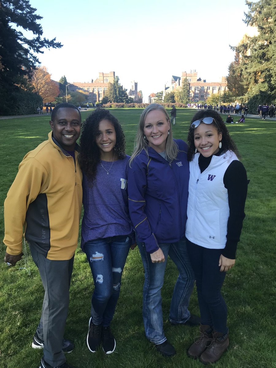 BaineBrooks's tweet photo. Awesome weekend in Seattle at UW, I met Warren Moon and the gymnastics Coaches were awesome to my Daughter Brenna. https://t.co/7Fp1NlZJeO
