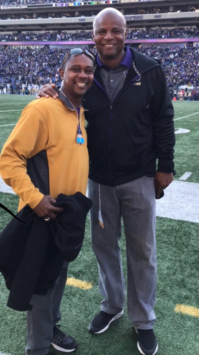 BaineBrooks's tweet photo. Awesome weekend in Seattle at UW, I met Warren Moon and the gymnastics Coaches were awesome to my Daughter Brenna. https://t.co/7Fp1NlZJeO
