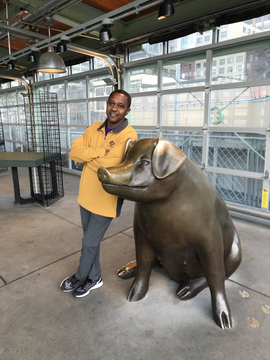 BaineBrooks's tweet photo. Awesome weekend in Seattle at UW, I met Warren Moon and the gymnastics Coaches were awesome to my Daughter Brenna. https://t.co/7Fp1NlZJeO