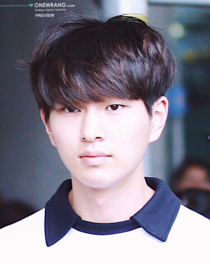 nd_medhat's tweet photo. The serious face of #Onew #LeeJinki 😎 #OnewTime #FightingOnew #1of1boy온유 @shinee https://t.co/T1jkEoweIm