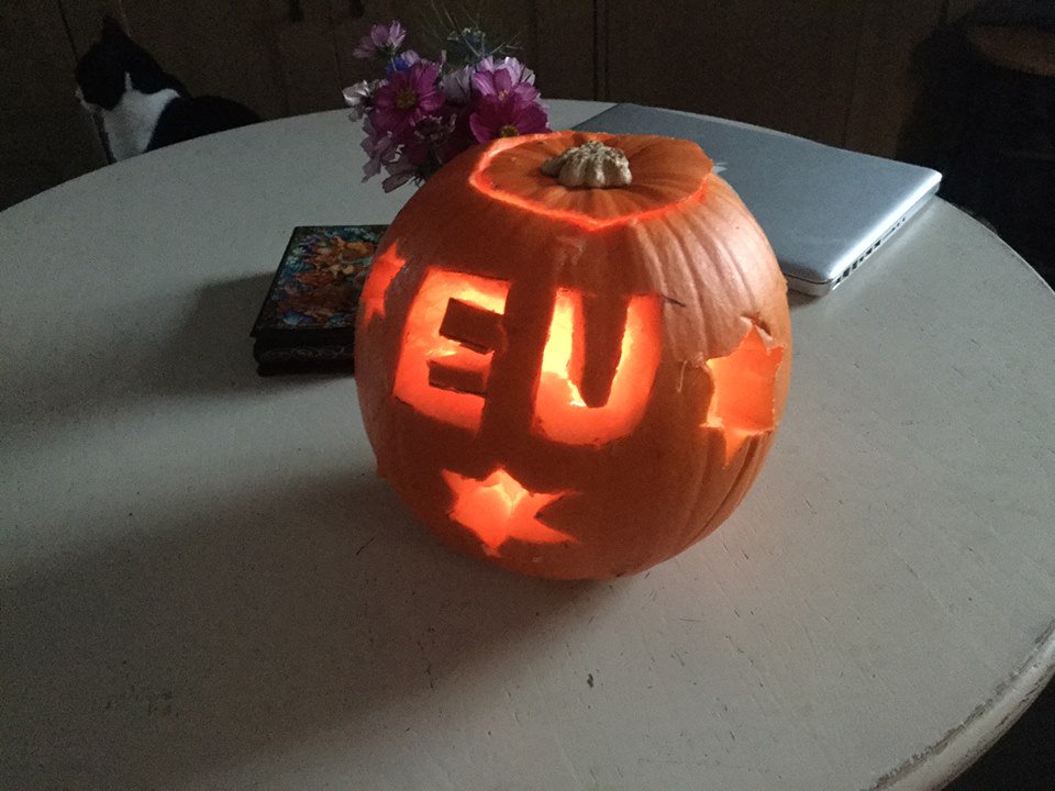 TakingJobs's tweet photo. RT EUflagmafia: Some creative pumpkin carving going on we see..... #StopBrexit #EUloudandproud https://t.co/uduyIqT0Rl