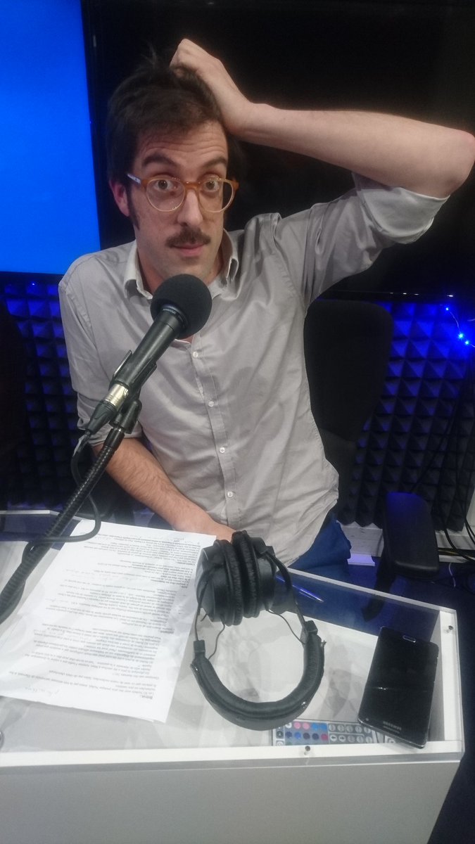 NouveauDimanche's tweet photo. @MatthPench est souvent confondu avec @DebbouzeJamel. Voyez plutôt la ressemblance physique ! 
📻 #LNDVL jusqu'à 19h30 sur @radio_v_l https://t.co/uiHJhF6qrp