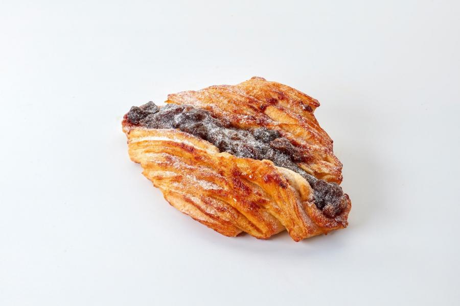 standardnews's tweet photo. Forget the cronut, a mince pie croissant is coming to London https://t.co/tAeSOBYH2R https://t.co/1YU2qGKQQy