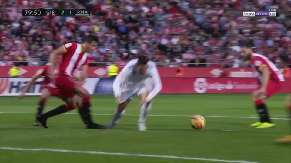 SakerSport's tweet photo. ميسي سمع كلمة مدريد امس فقام بجلد بيلباو 
رونالدو سمع كلمة برشلونة فذهب للفوز للغطس 

ًً#اختلاف_ثقافات https://t.co/9nK0vuYlGb