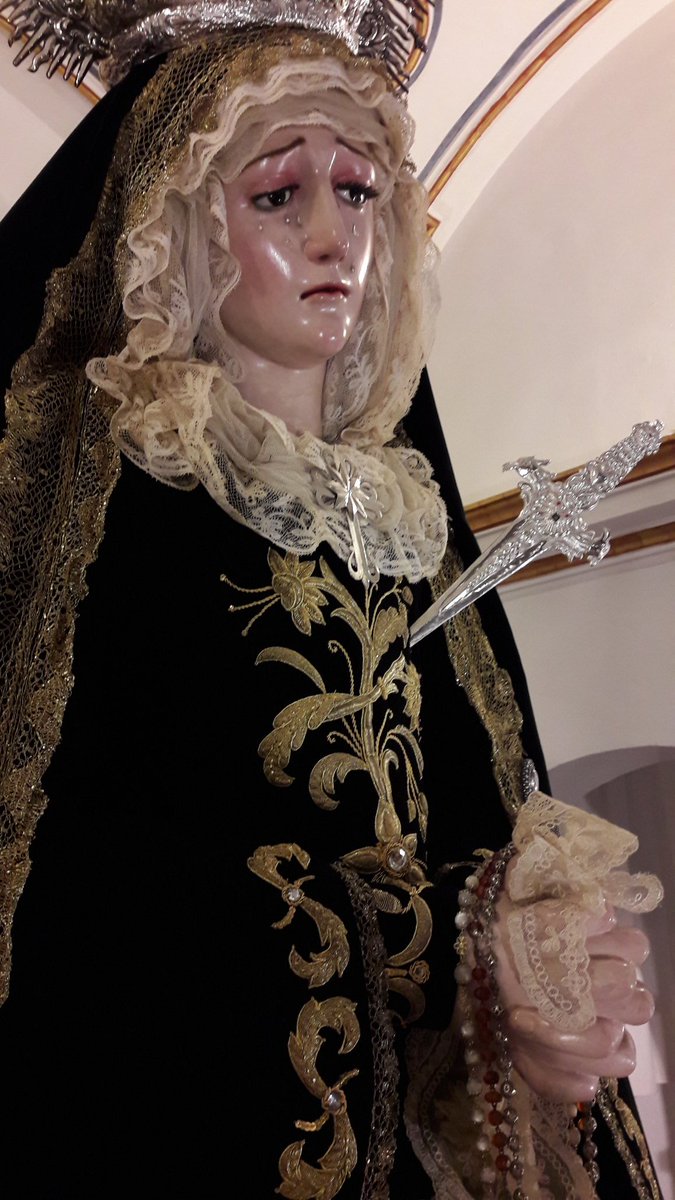 CofradiaDeAbajo's tweet photo. Nuestra Señora de la Paz ya se encuentra ataviada de luto para la conmemoración de los fieles difuntos. https://t.co/bkaTvV95vn