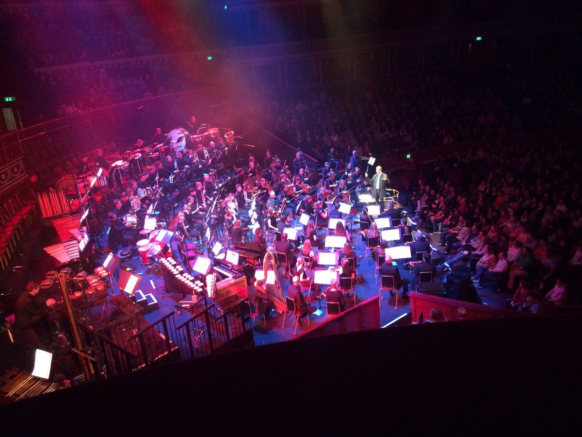 The fantastic @rpoonline shake  the <a href="/RoyalAlbertHall/">Royal Albert Hall</a> with the <a href="/starwars/">Star Wars</a> Imperial March.
Amazing.
