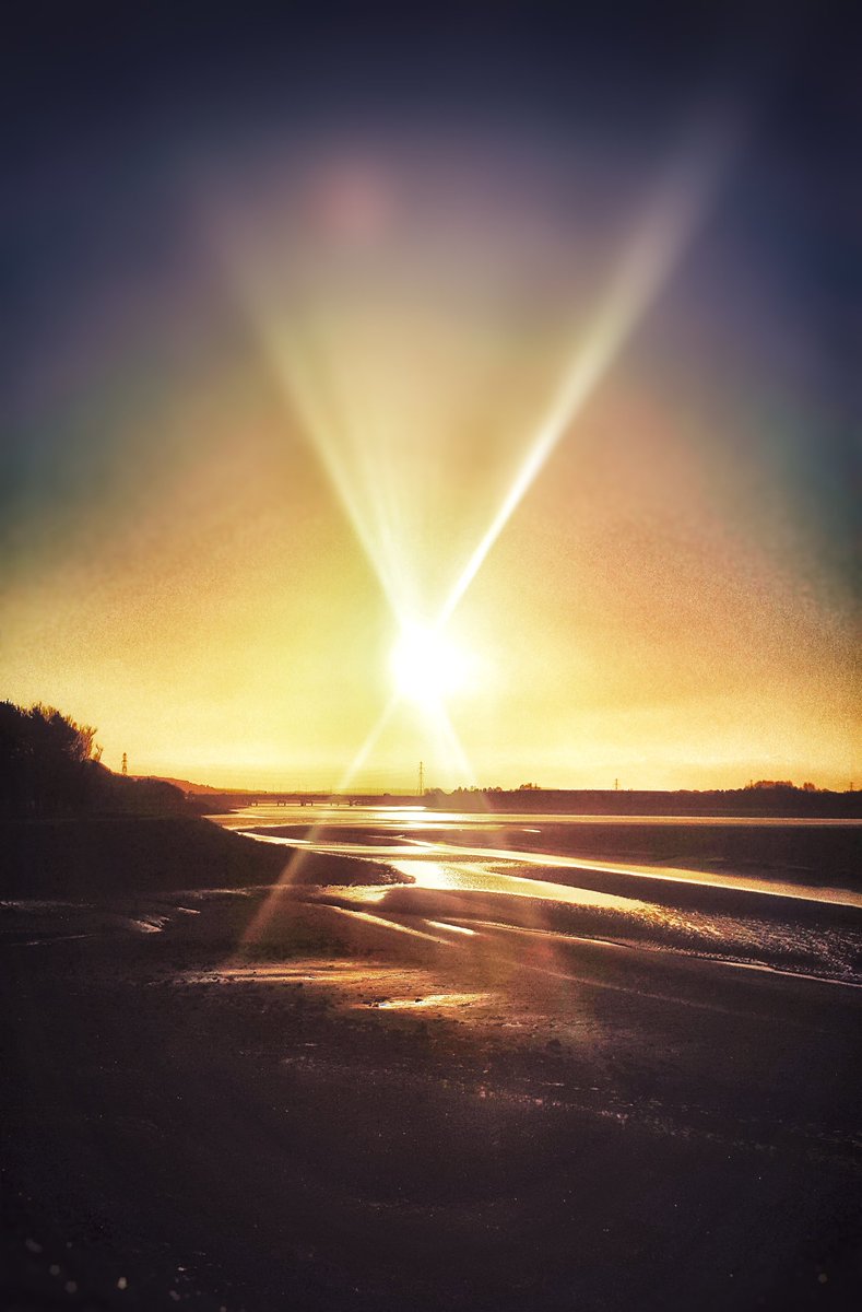 RetrosexualCC's tweet photo. Our favourite colour is sunset! #sunset #SmallBusiness #SundayFunday  #Wales #estuary #Swansea2021 #babyletthegoodtimesroll https://t.co/geLdlcZVoO