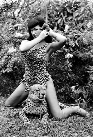 🔥👑 QUEEN 🙌🏼🔥
#BettiePage #QueenofPinups #junglebettie #BunnyYeager https://t.co/6B0z25K3WY