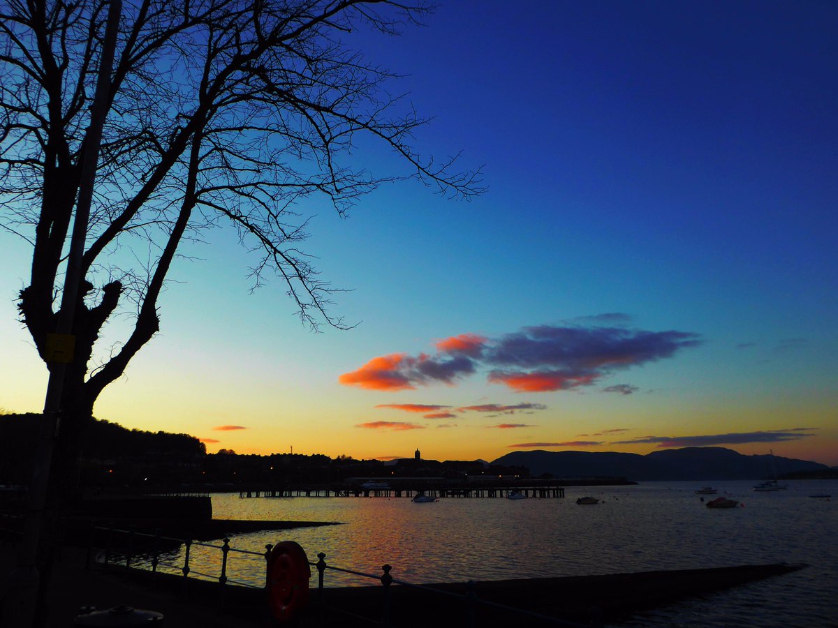 @ArgyllSeaGlass @WindyWilson88 @Argyll_IslesApp @ExploreArgyll @jayneeeeeeeeeee and a glorious end to the day too #CardwellBay #Gourock #RiverClyde