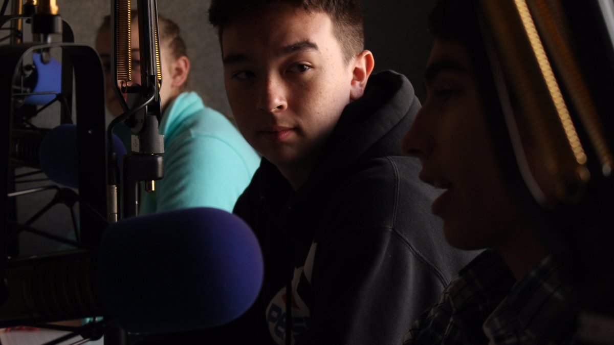 88.7 WNHU tweet media