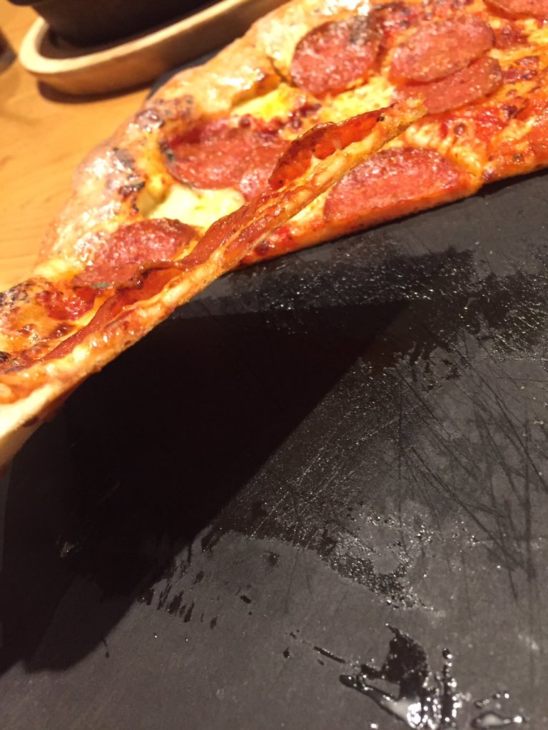 GraciePickering's tweet photo. @pizzahutuk Also should the stuff crust pizza base be as thin as a cracker? https://t.co/cibaNPfdxR