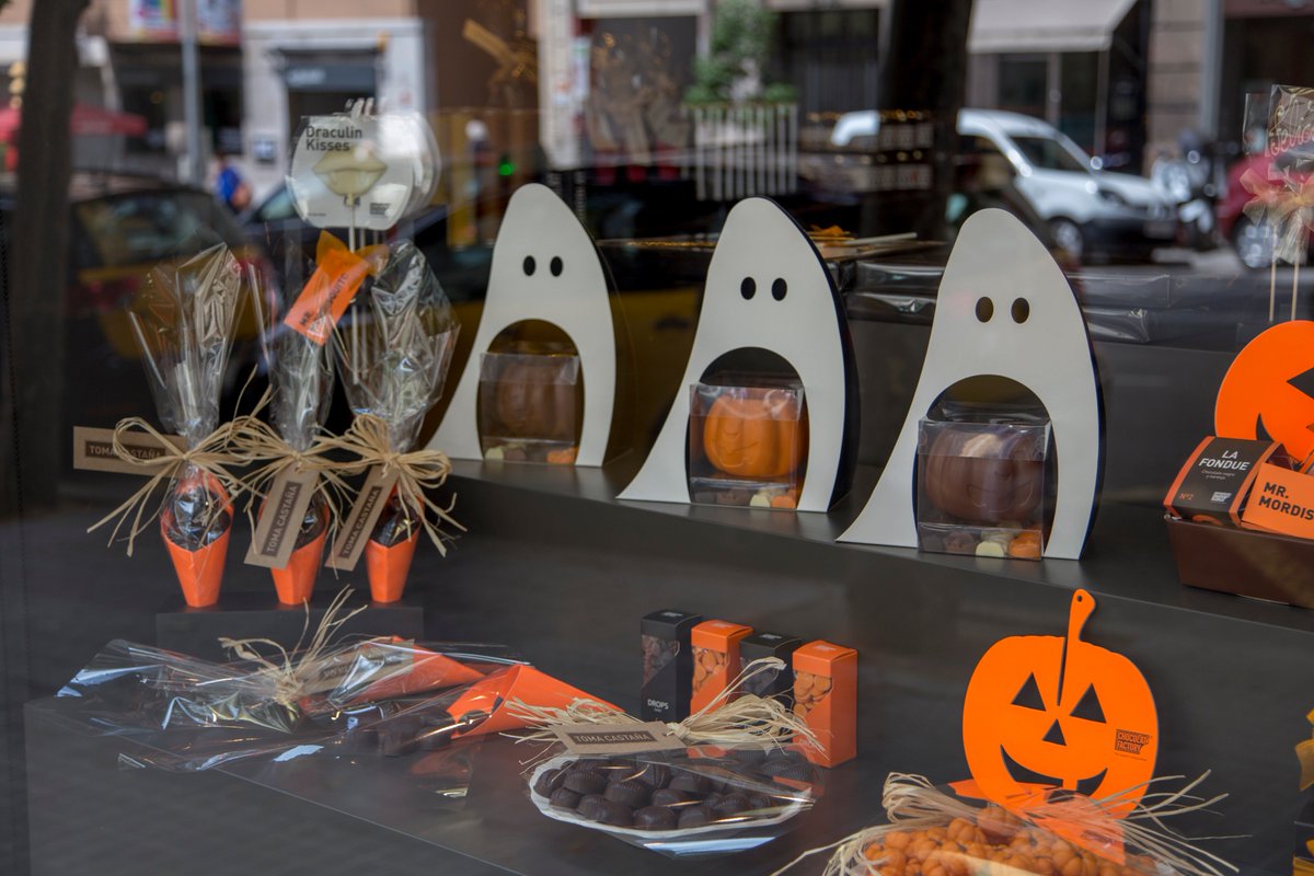 Zieloshopping's tweet photo. Los Fantasmas más ricos están en #ChocolatFactory #ZieloShopping!
Saborea #Halloween!🎃

 #Pozuelo #LasRozas #Majadahonda #Boadilla #Aravaca https://t.co/ecvKZUoPOG