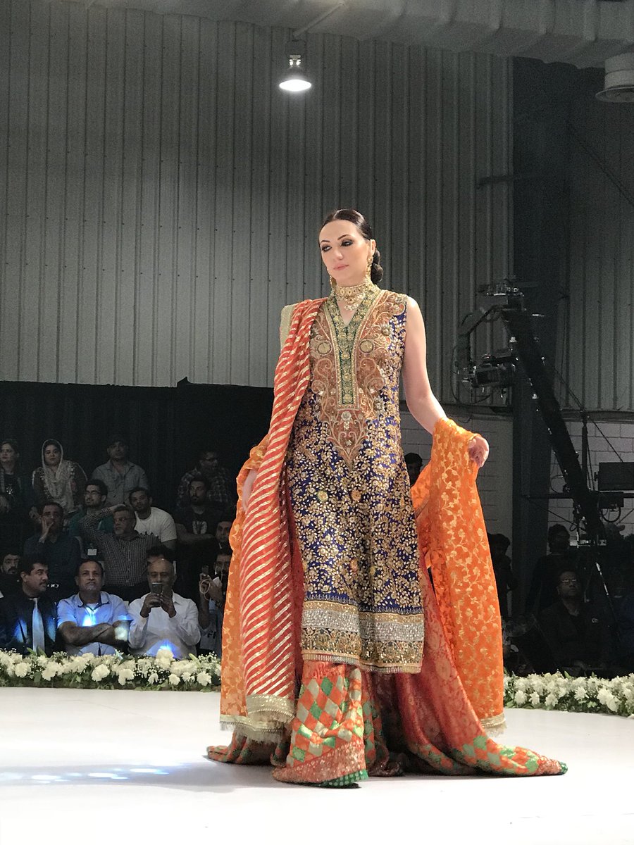 itstheazeez's tweet photo. Wardha saleem showcasing her #Heavenlyregalia #UROOSULBILAAD #PITF2017 https://t.co/JVFjRnGw8p
