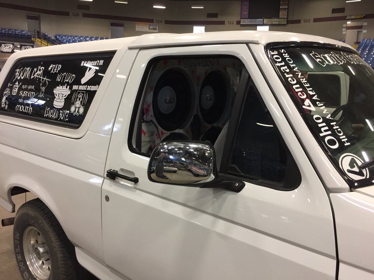 DDaudio's tweet image. No, that’s not # OJSimpson! That’s Brian Vanlaningham of Bumper 2 Bumper Customs at #MidwestSPL Finals. Seeing lots of DD here.