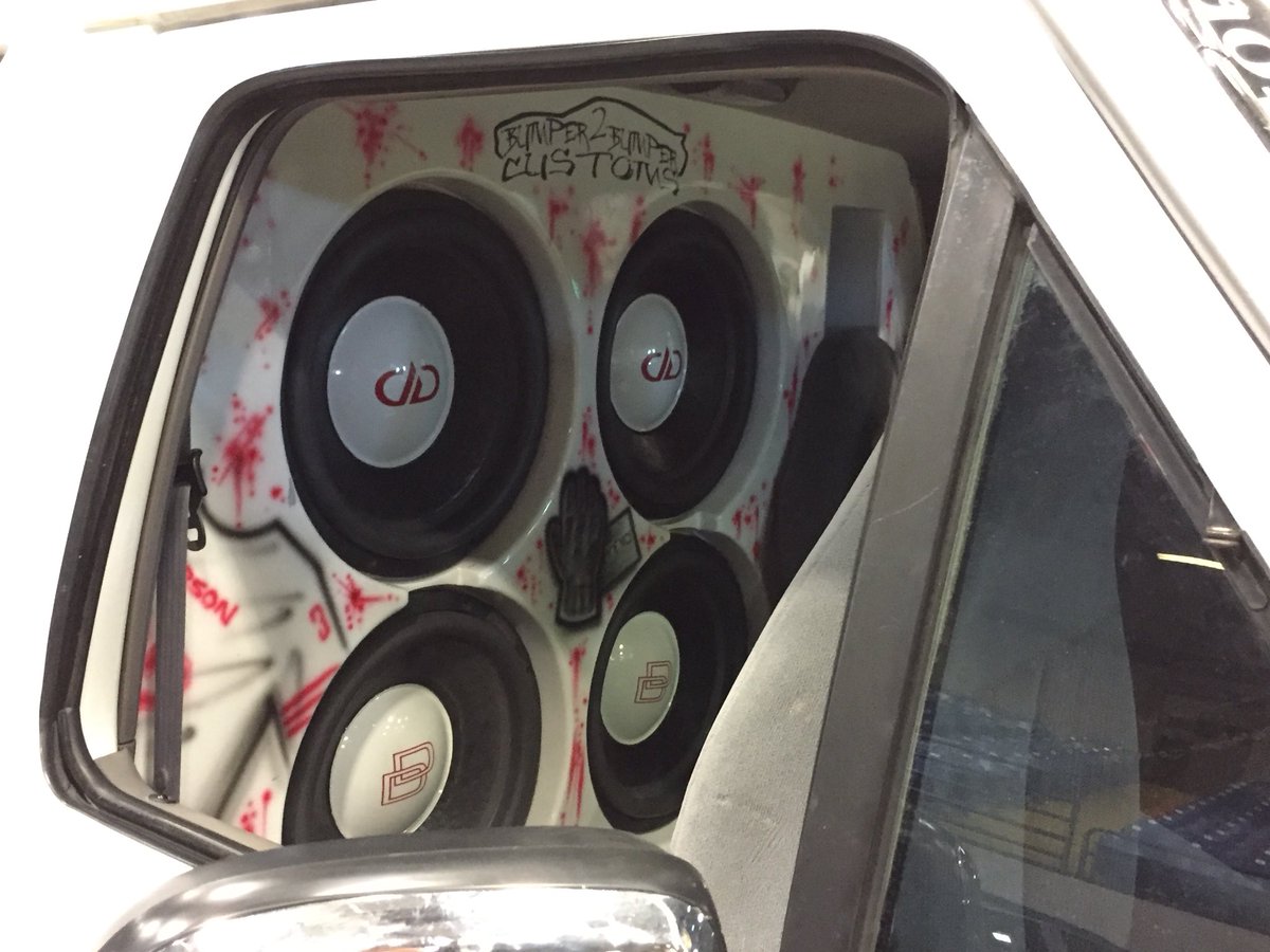 DDaudio's tweet image. No, that’s not # OJSimpson! That’s Brian Vanlaningham of Bumper 2 Bumper Customs at #MidwestSPL Finals. Seeing lots of DD here.