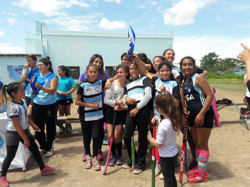 unidad_Savio's tweet photo. Una verdadera jornada de inclusión en Maq.Savio!! #EncuentroComunitarioDHockey 
#ADNProvinciaDeBsAs https://t.co/Mnt3lc2K3B