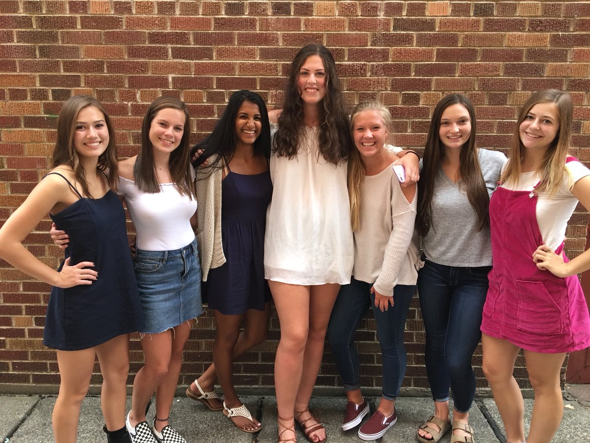 CHSvolleyballl's tweet photo. SENIOR NIGHT THIS TUESDAY, HALLOWEEN NIGHT, AT 7!!! COME DECKED OUT IN YOUR COSTUMES &amp; CHEER ON YOUR SENIORS FOR THE VERY LAST TIME🎃👻😱🏐 https://t.co/QzHs19IUZt