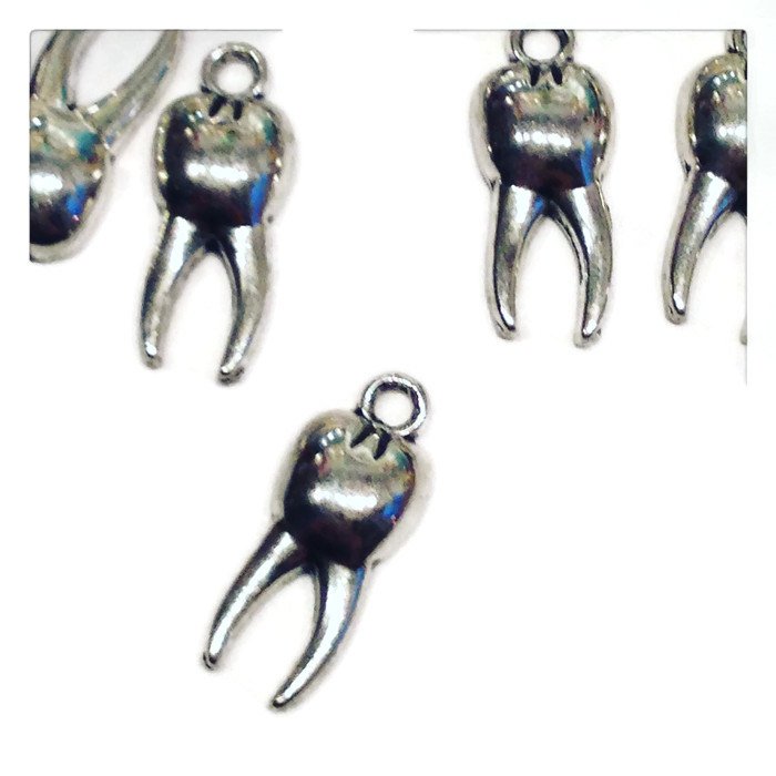 YBatchiBCN's tweet image. Fairy teeth, beads charms teeth, material pendants, beaded bracelet… etsy.me/2y44BXi #EpicOnEtsy #CustomPack