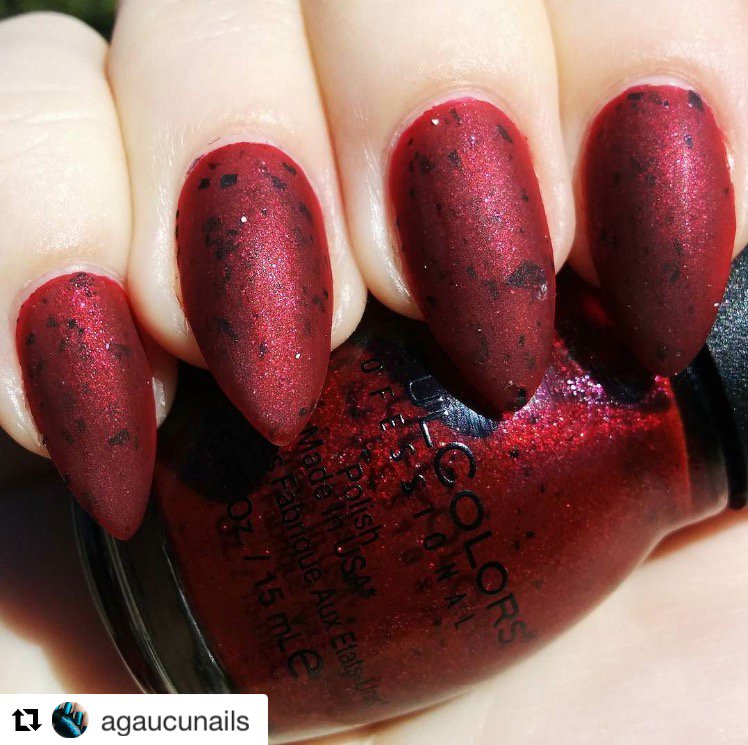 SinfulColors's tweet photo. Thereβs no wrong way to rock your #UndeadRed mani - shiny or matte, itβs totally creepy, sexy cool! #SinfulColors #SCHalloween @agaucunails https://t.co/8SocmY01Gm