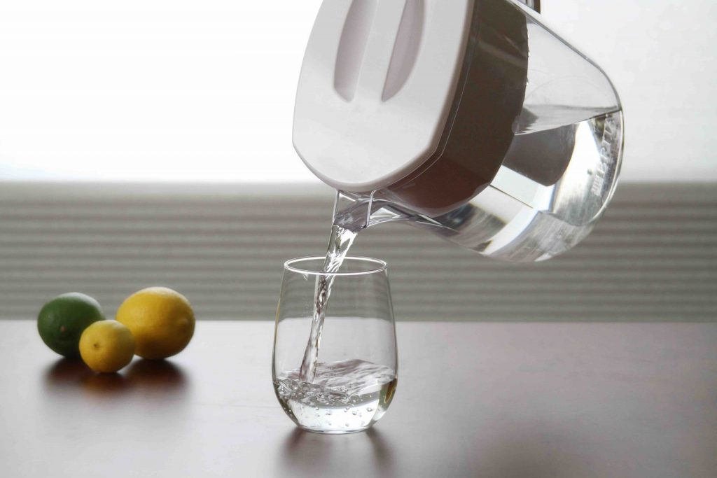 LoriShemek's tweet photo. Drinking excess water while you eat dilutes the necessary reservoir of hydrochloric acid to break down food. If must, take small sips only. https://t.co/M2yQtQpcs5