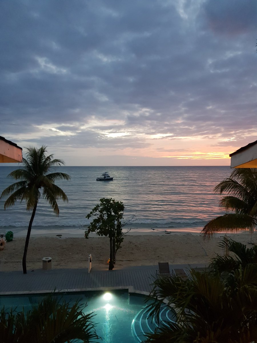 KevinMoyes's tweet image. View for next three nights #MoyesBoysOnTour 🇯🇲☀️😍