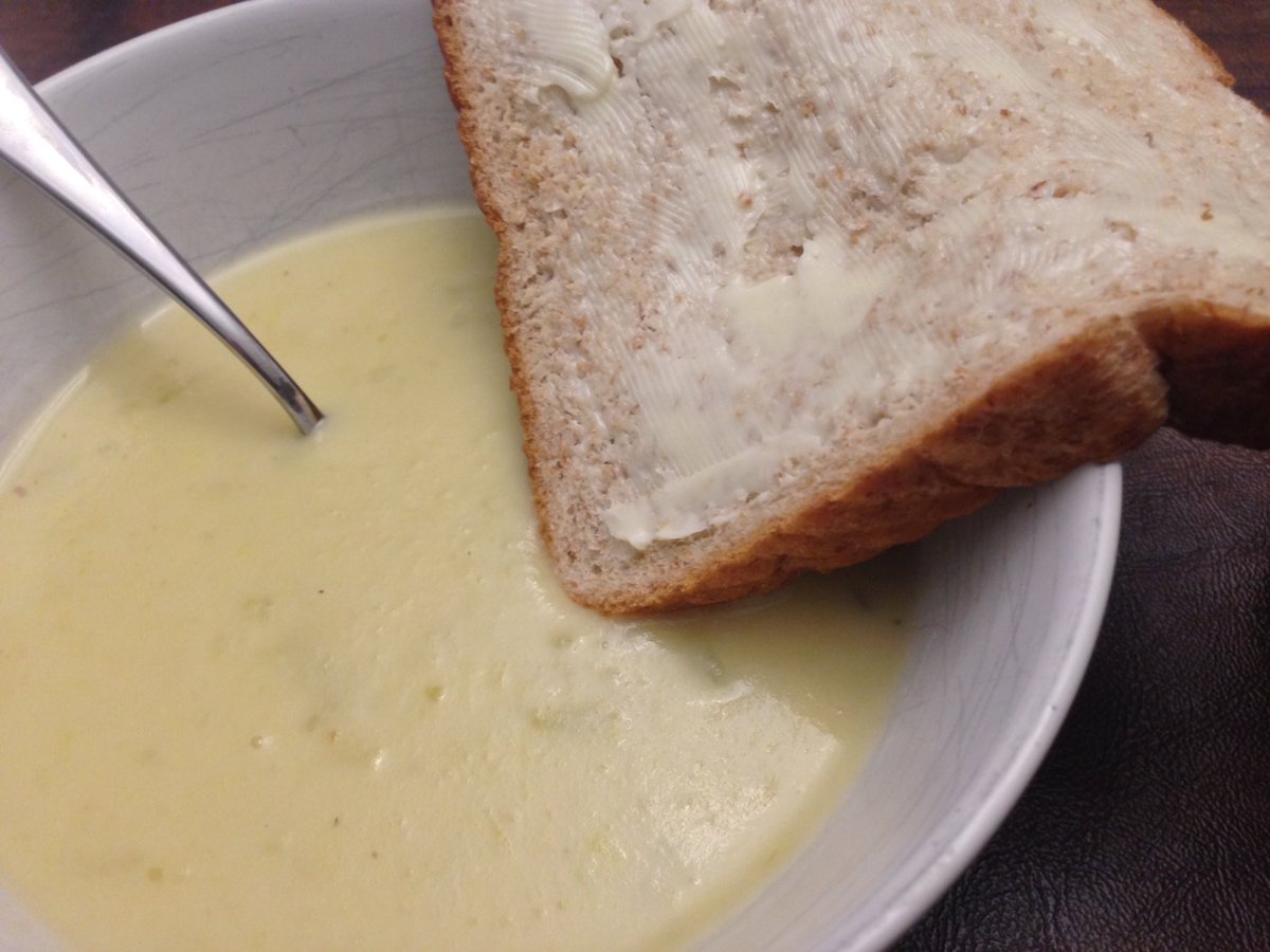StilesCooking's tweet photo. Potato and Leek #soup with some good old butter bread. #dinner #comfortfood https://t.co/gBvutdgHCl