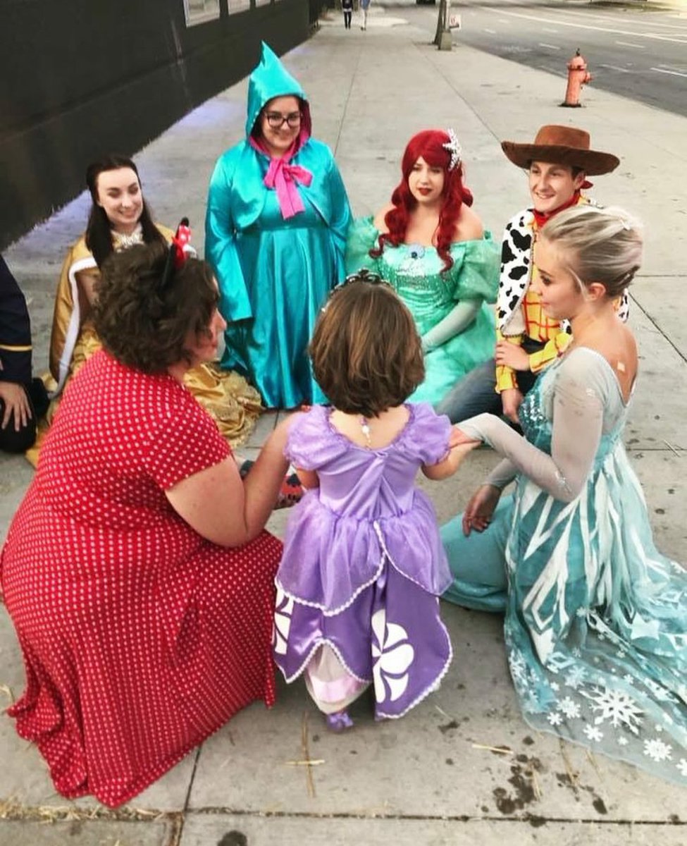 RoyalsProject's tweet image. The Royals had so much fun seeing everyone at NC4K's Fashion show ☺ #nc4k #theroyalsproject #spreadingsmiles