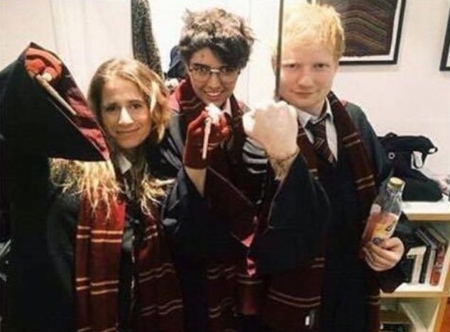 LyricsEdSheeran's tweet photo. GUYS ED DRESSED UP AS RON WEASLEY FOR HALLOWEEN. I LOVE HIM SO MUCH https://t.co/hAjRVOwn1c
