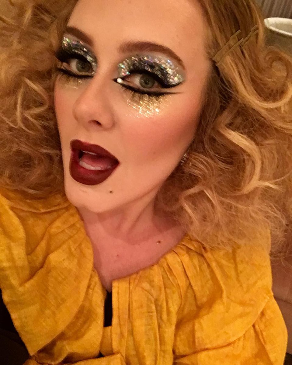 onadeleoficial's tweet photo. #ReportNew medios internacionales al no adivinar disfraz de @Adele la bautizan como el disfraz de "¡La reina de #Halloween!"
#OnAdele https://t.co/N48txEYRZv