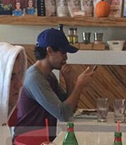 guedekz's tweet image. Amiga babado vc nao  sabe quem ta aqui conversando do meu lado. Sim! Selena e Justin