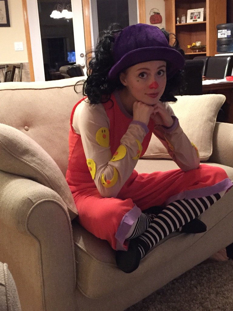 Abbylynnegv's tweet photo. Who made this big mess! @alysontheother @acourtroom #bigcomfycouch #majorbedhead #loonettetheclown #HomemadeHalloween https://t.co/WoqAdAKmaE