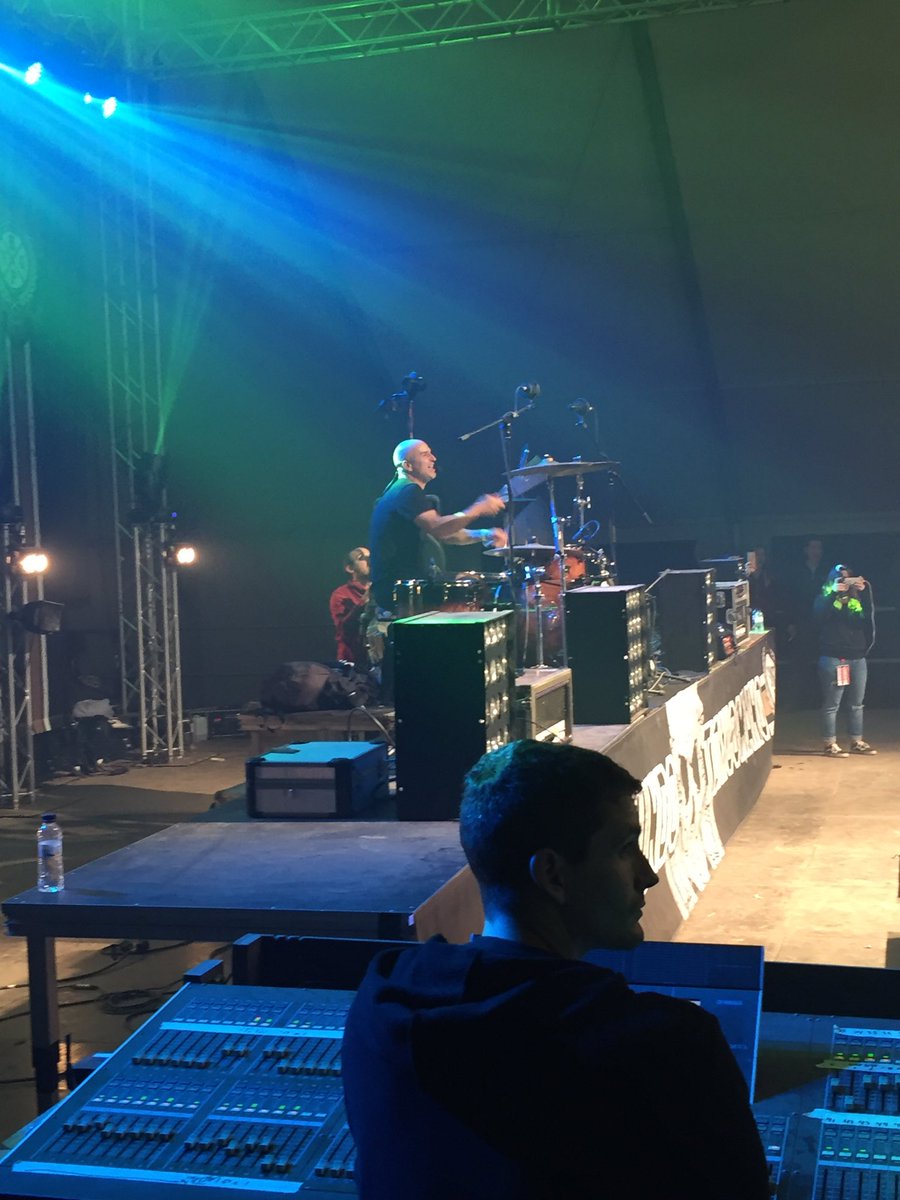 vergaramania's tweet photo. El mejor concierto del mejor grupo y en el mejor festival. Gracias @PintorRock! Aúpa Segis! https://t.co/w1zc87iAK1