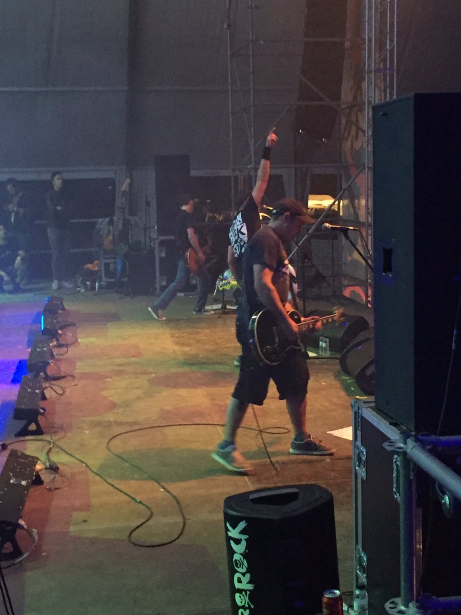 vergaramania's tweet photo. El mejor concierto del mejor grupo y en el mejor festival. Gracias @PintorRock! Aúpa Segis! https://t.co/w1zc87iAK1