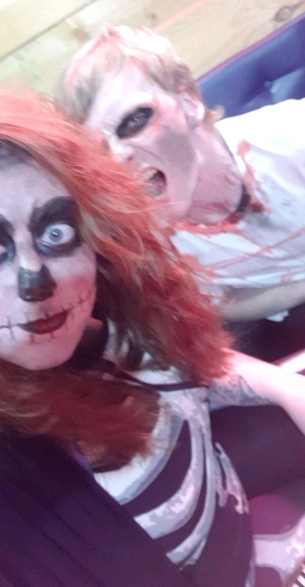 beckie_howell's tweet photo. Halloween2017 #VevoHalloween #awsomenight #amazingfriends @chris2507 @insarmico4 @joclynpyrah https://t.co/QrSIApht1v