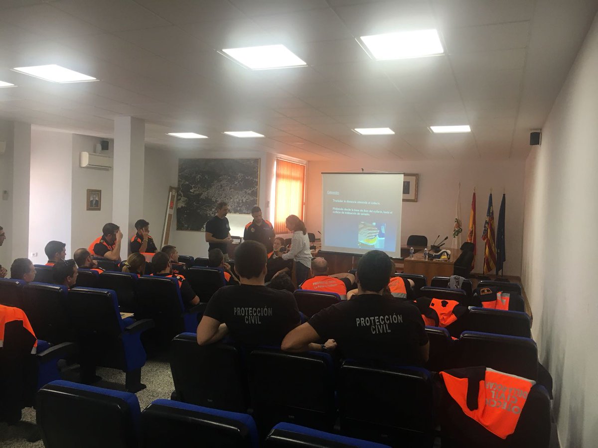 Cap de setmana intens per als voluntaris de protecció civil que han participat en el curs bàsic d'extinció d'incendis forestals fet a #Serra