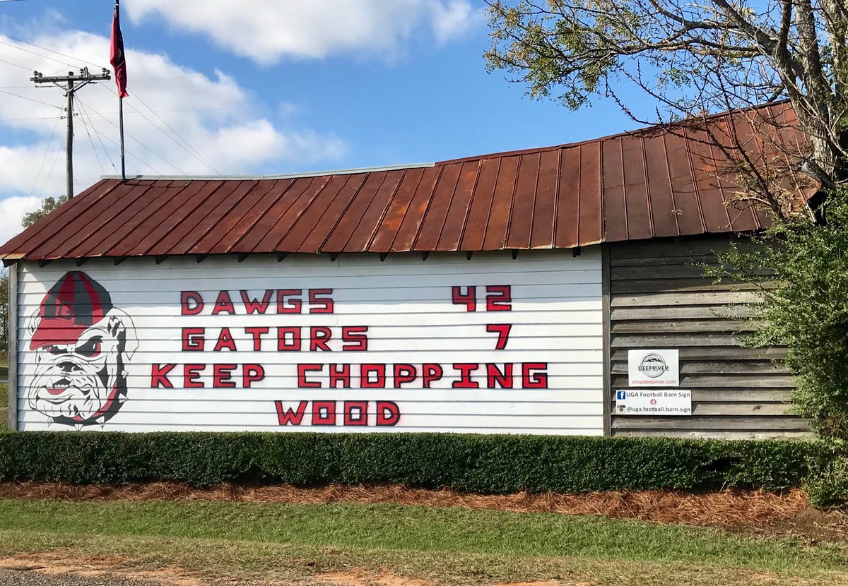 patrickgarbin's tweet image. On way home from #UGAvsUF, a must see in Tennille @UGABarnSign