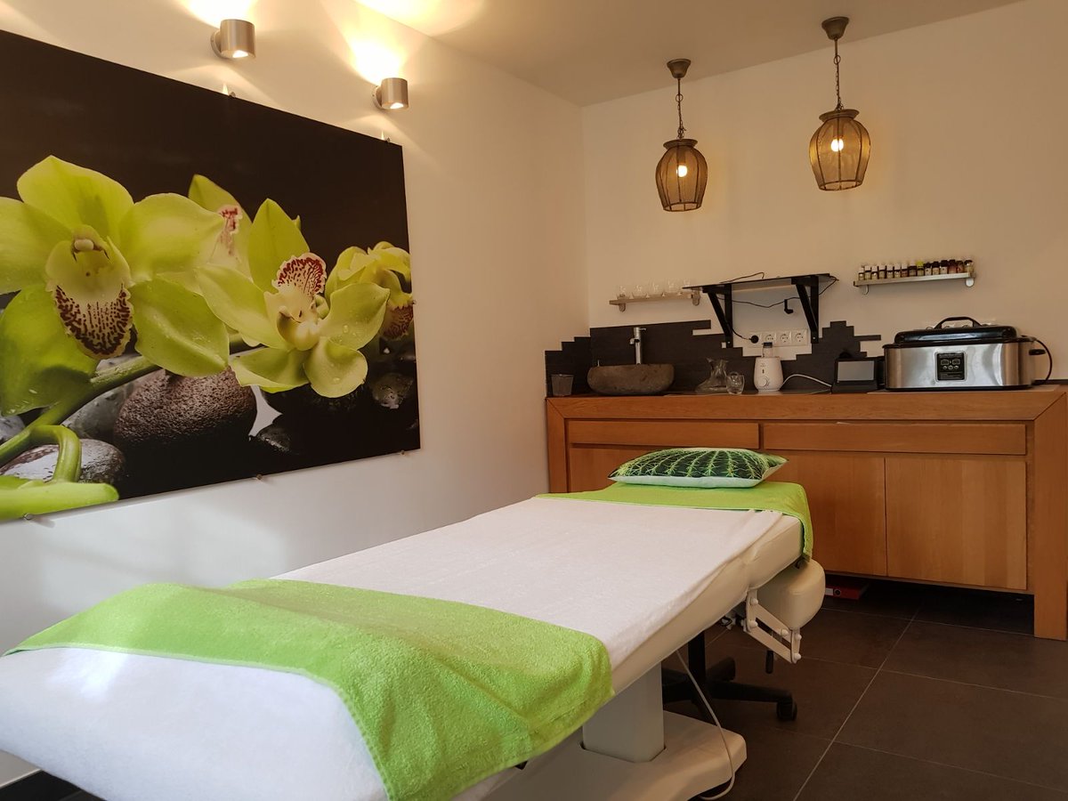 SportmassageW's tweet photo. Morgen starten in mijn nieuwe salon. Wil je ook uitproberen, bel 0640349543 https://t.co/ihU6zt2zjQ
