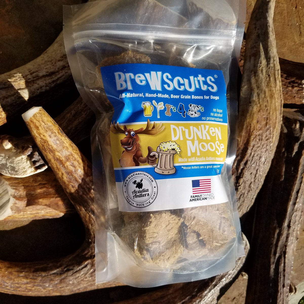 PetAgeMag's tweet photo. .@Brewscuits and @AcadiaAntlers teamed up to create a new treat, The Drunken Moose: https://t.co/1BsWwBGx6O https://t.co/mihWgJfMhc
