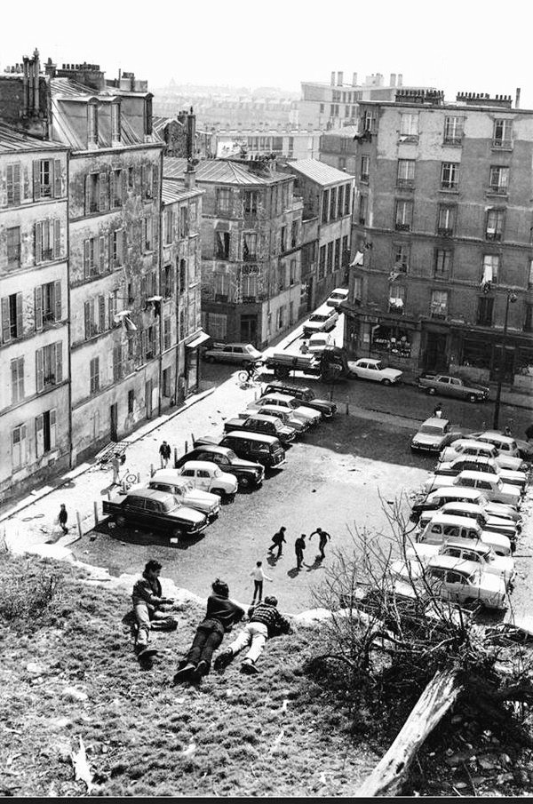 ParisAMDParis's tweet image. Parking et gosses de Belleville        Paris 1969
